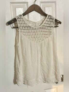 Old Navy Cream Crochet Yoke Sleeveless Camisole